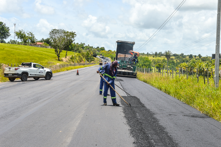 Rodovia entre Santa Luzia do Itanhi e Indiaroba recebe segunda camada asfáltica